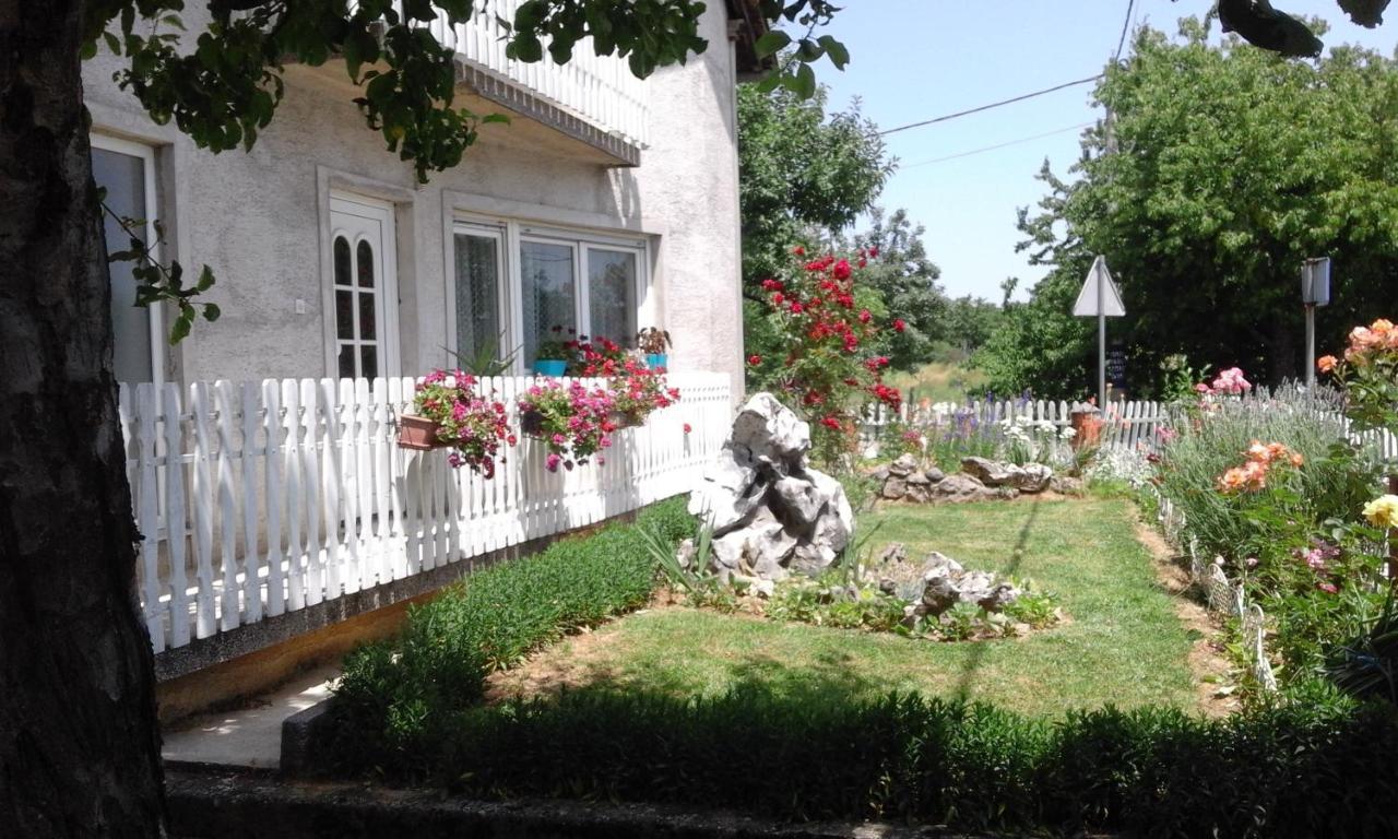 Sobe Za Nocenje Gospic Hotel Exterior foto